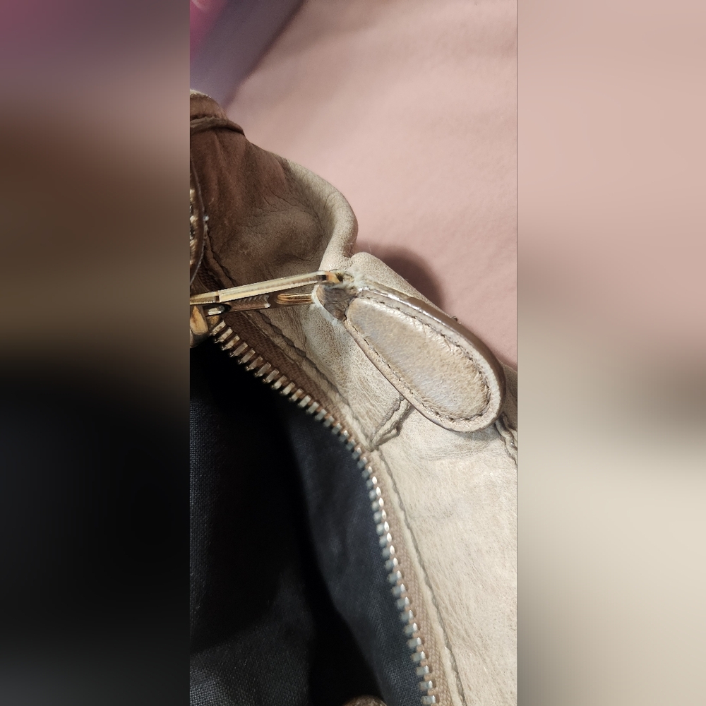 Cream Leather Balenciaga Bag - Picture 12 of 17